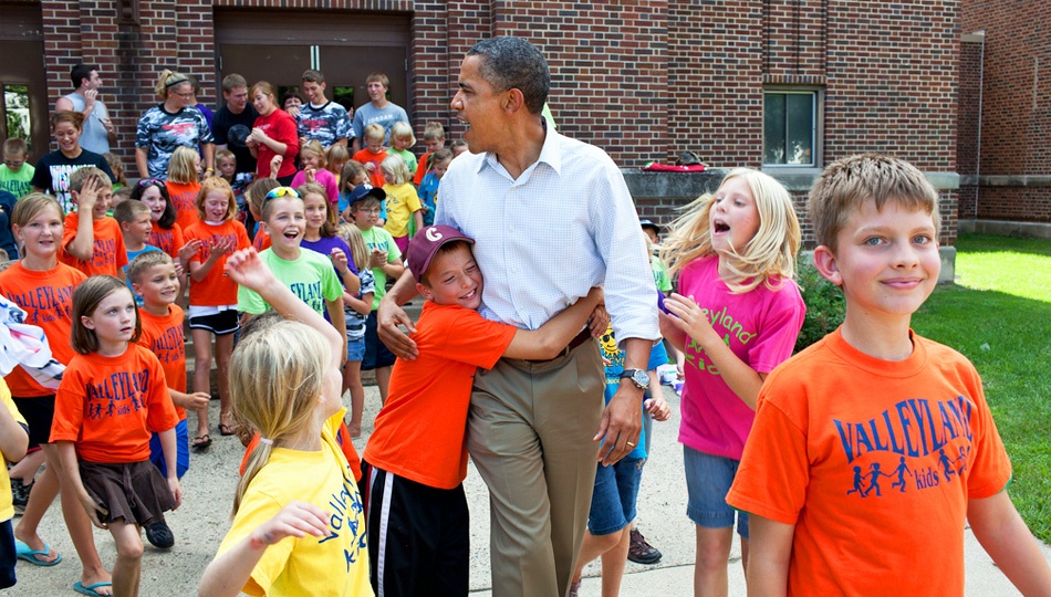 Barack Obama helping out community children