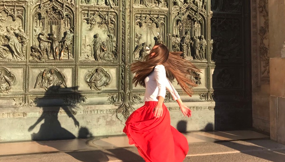 Katherine in front of Duomo