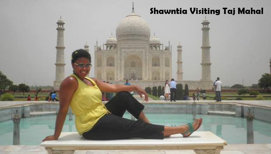 Shawntia Posing in front of Taj Mahal