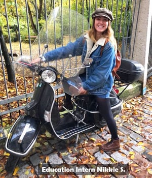 Woman-in-bike-in-Paris-2