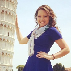 Milan Business Intern at the leaning tower of Pisa